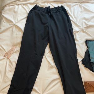 Lululemon on the fly pants black sz 6